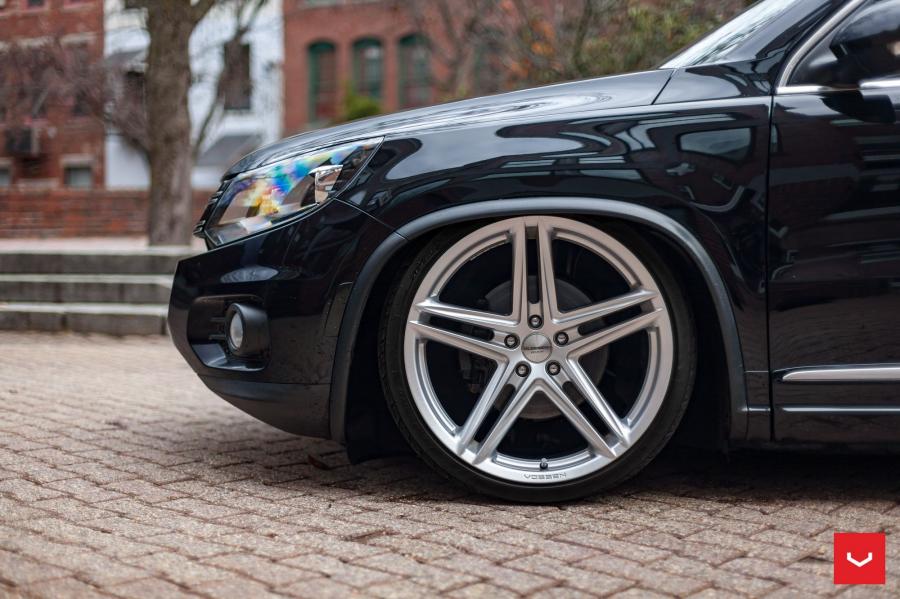 Детали экстерьера Volkswagen Tiguan on Vossen Wheels (VFS5) 2017 года  (фото 3 из 17)